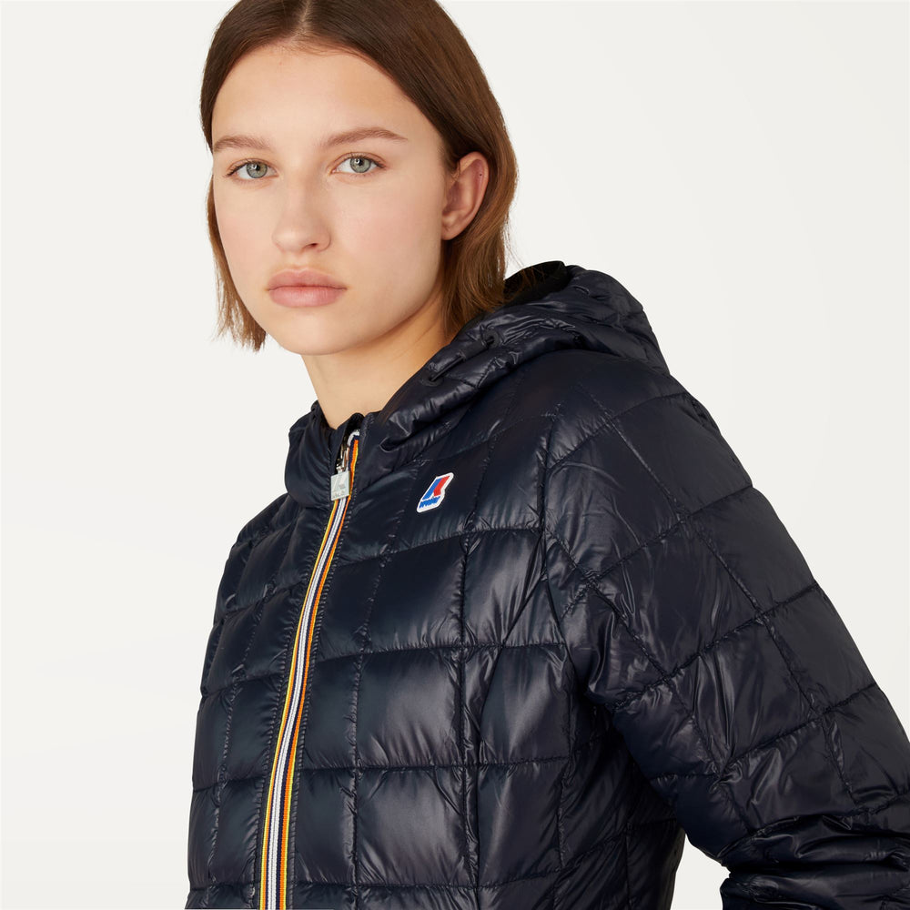 Chaqueta corta reversible de mujer en negro y azul aislante 02