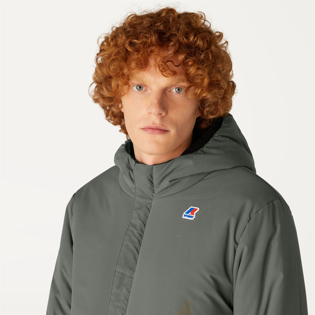 Chaqueta reversible cálida negra y gris para hombre con acolchado sintético main