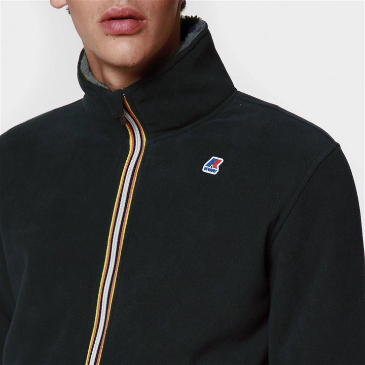 Chaqueta de forro polar gris y negra para hombre con cremallera y bolsillos 3