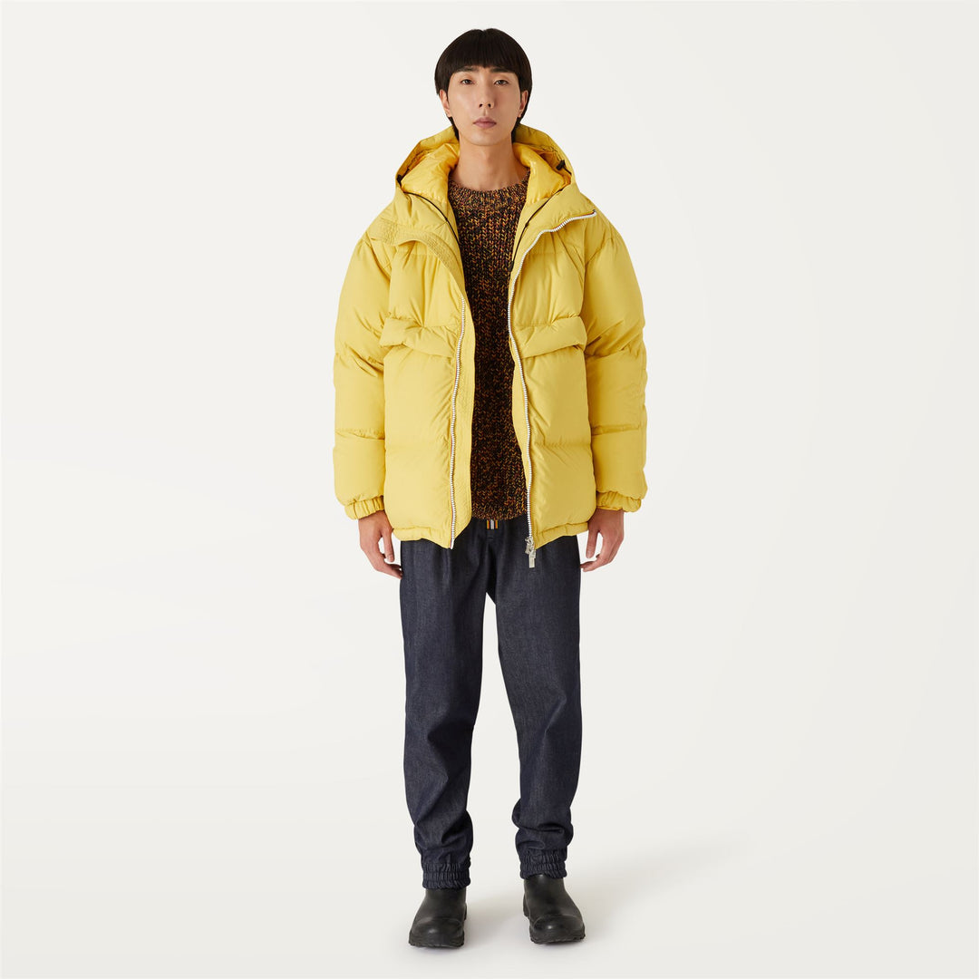 Jackets Man CLAUDEN 2.1 AMIABLE Mid YELLOW GOLD Dressed Back (jpg Rgb)		