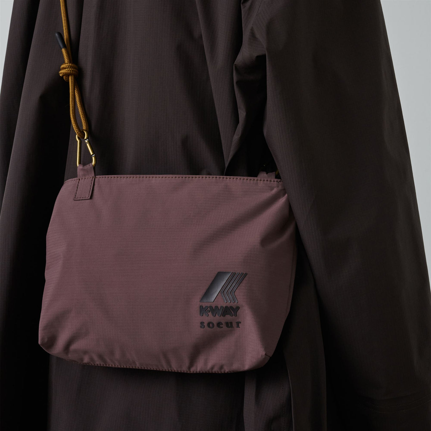 Bags Unisex LE VRAI 2.1 AMIABLE SAC Pouch Bag BROWN PEPPER Detail Double				