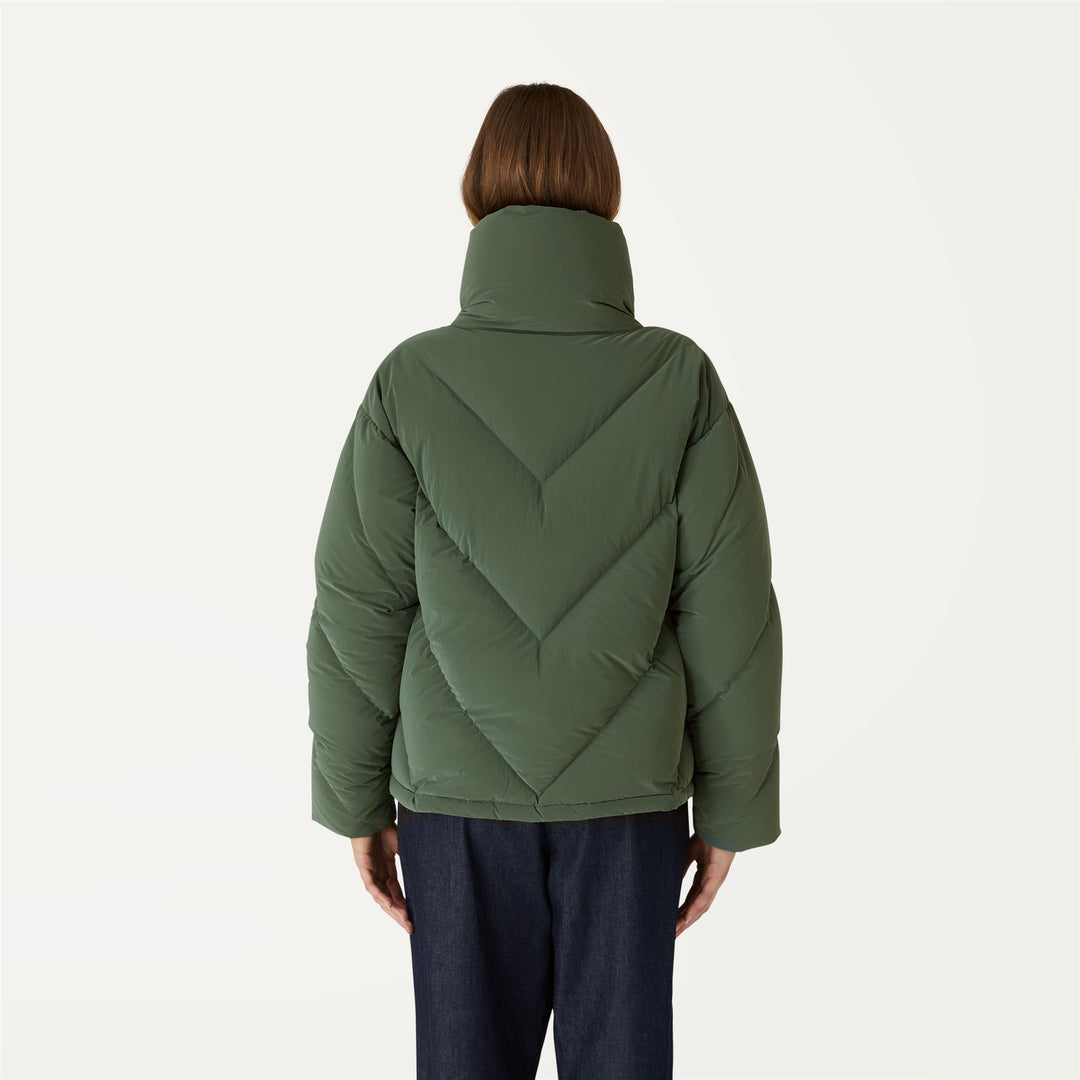 Chaqueta corta de terciopelo acolchado verde laurel para mujer main