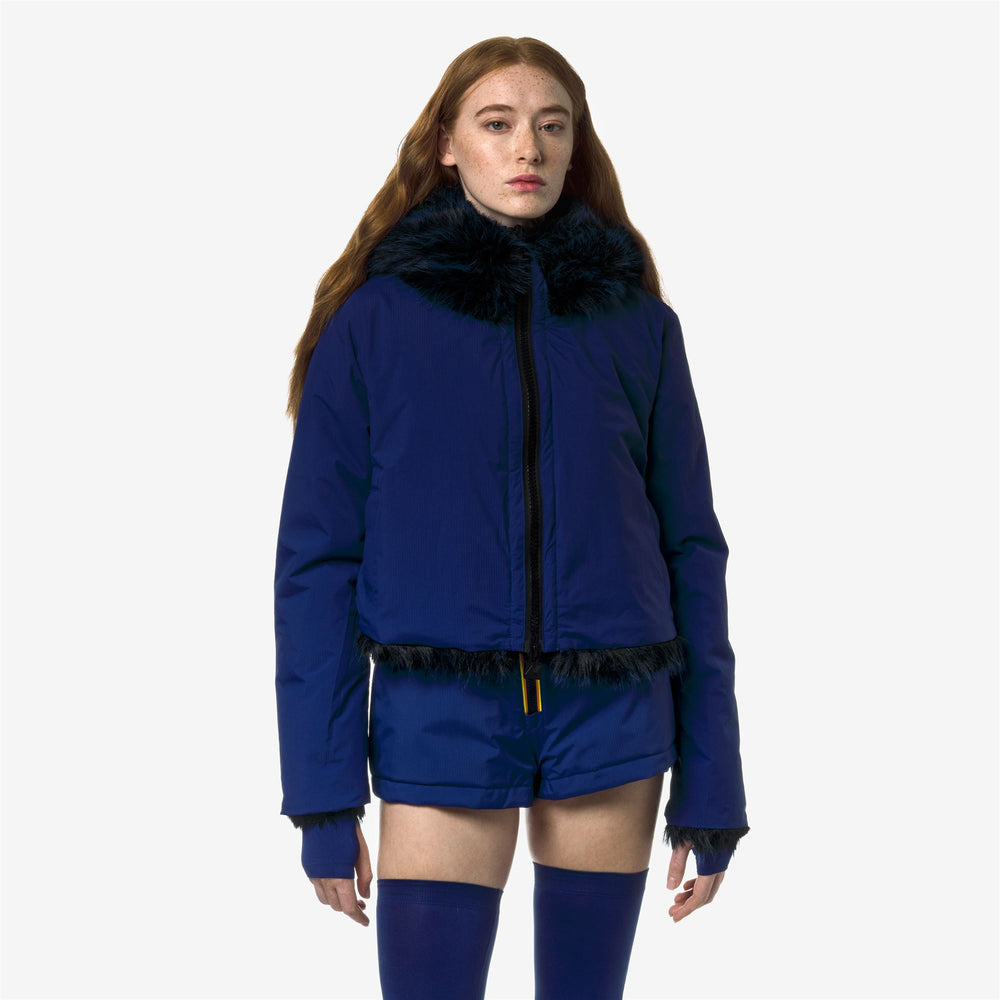 Chaqueta de ciudad reversible de piel sintética negra y azul para mujer 02