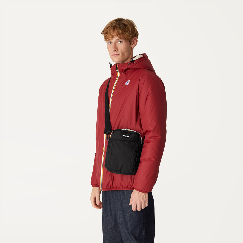 Bolsa de hombro impermeable unisex negra y gris para uso urbano 02